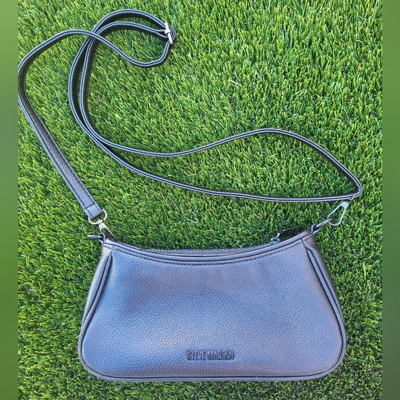 Steve Madden Black Bagata Crossbody And Wristlet. - Picture 4 of 16